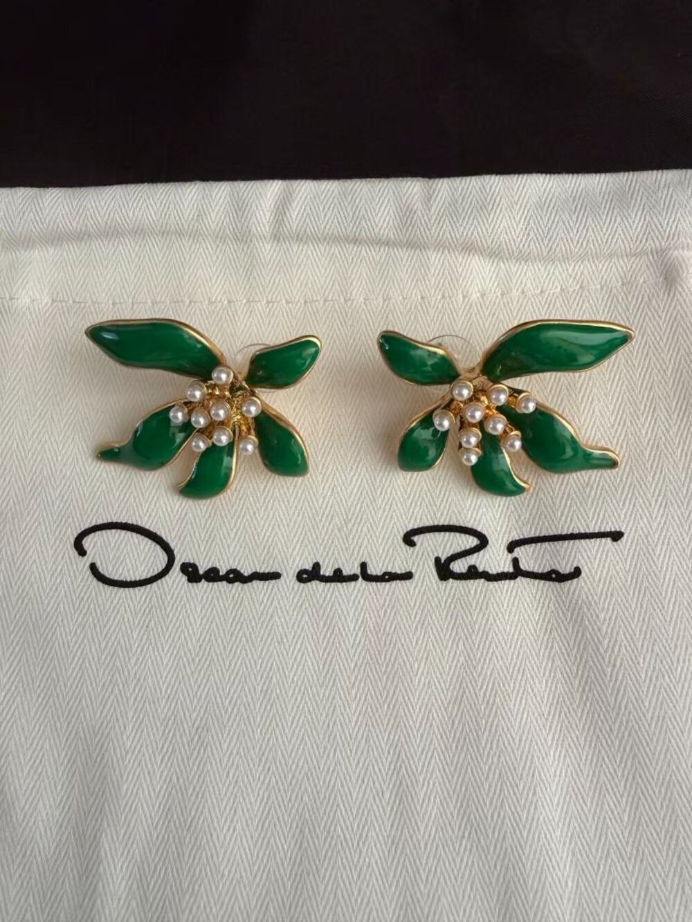 Oscar de la Renta Green Enamel Pearl Floral Statement Earrings - Picture 5 of 6